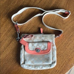 Coach adjustable crossbody pocketbook